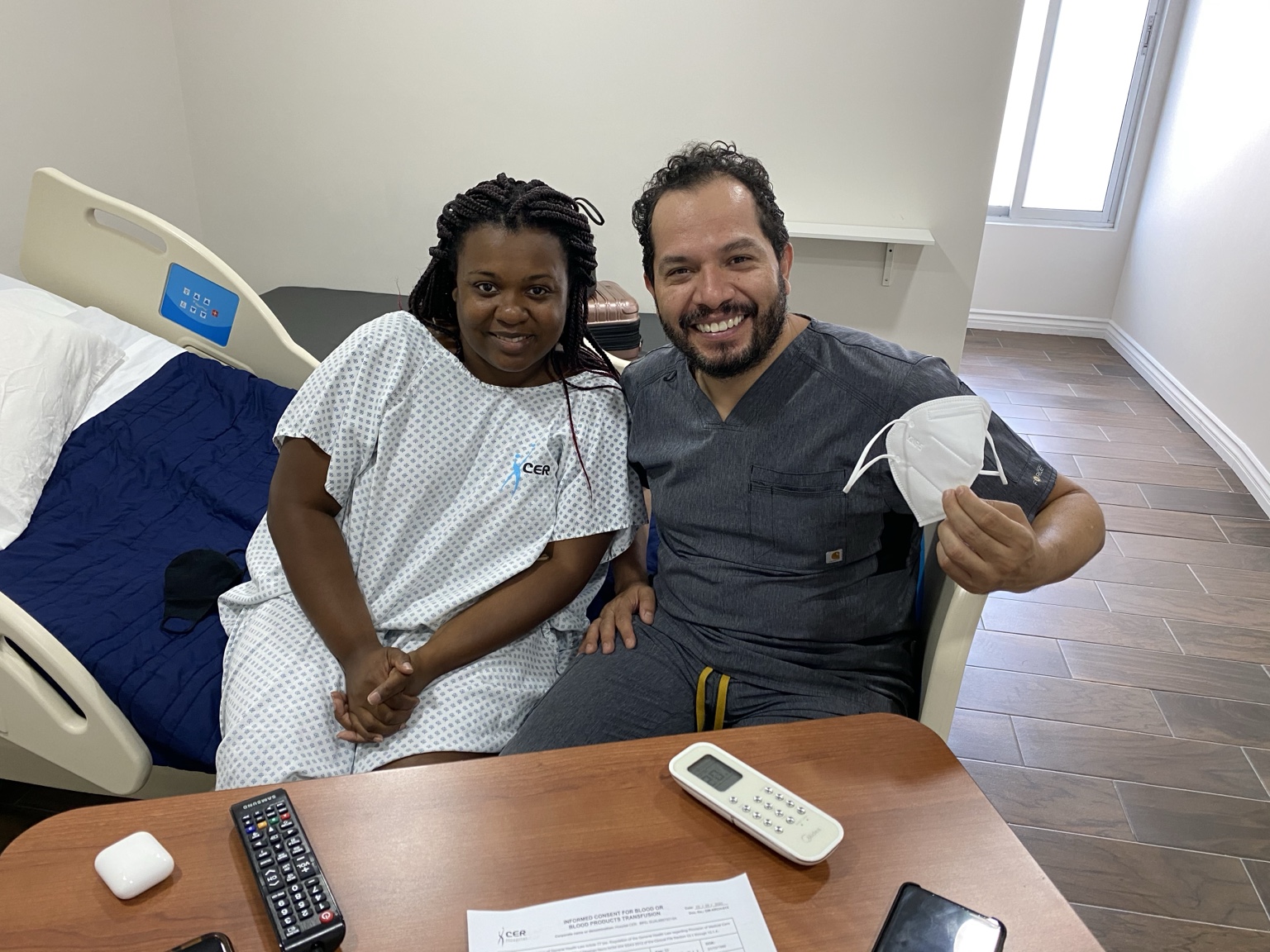 Dr. Fernando García Govea con pacientes