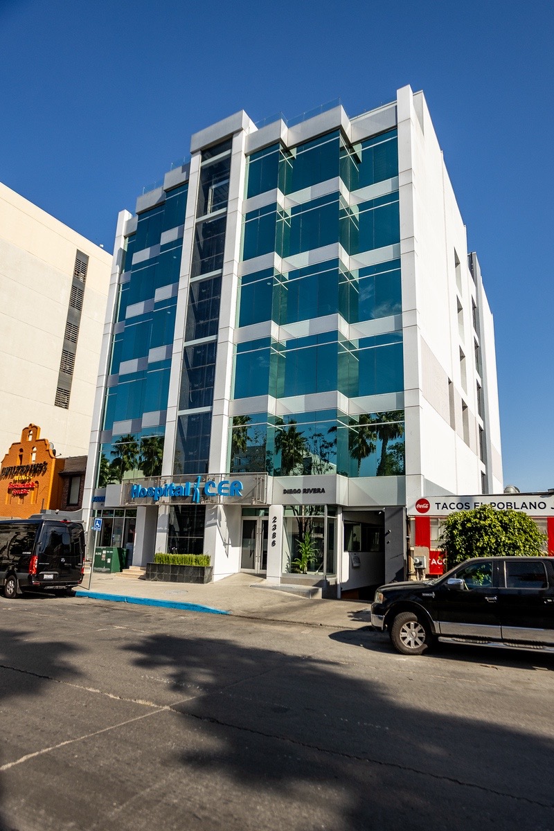 Fachada completa del Hospital CER en Tijuana